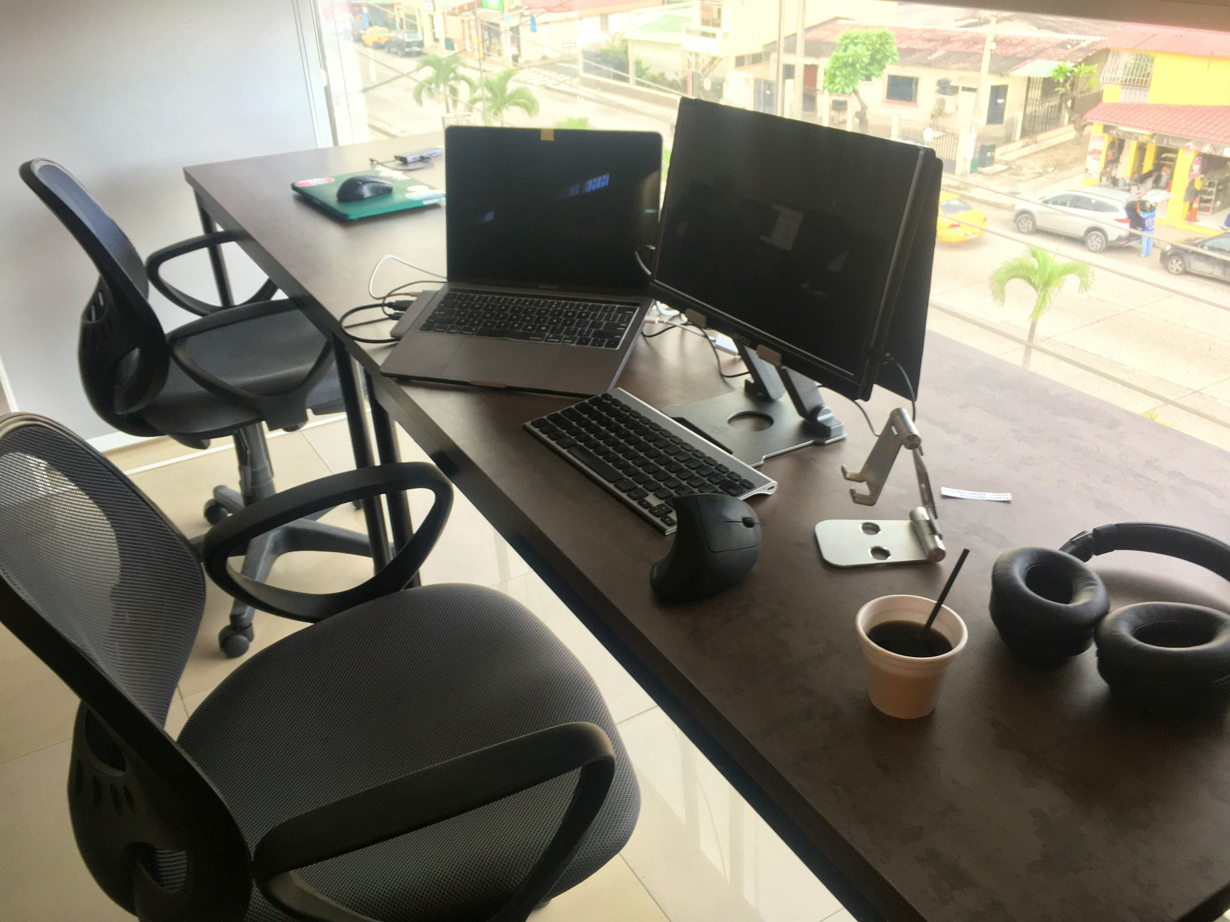 Kit de productividad de un nómada digital.