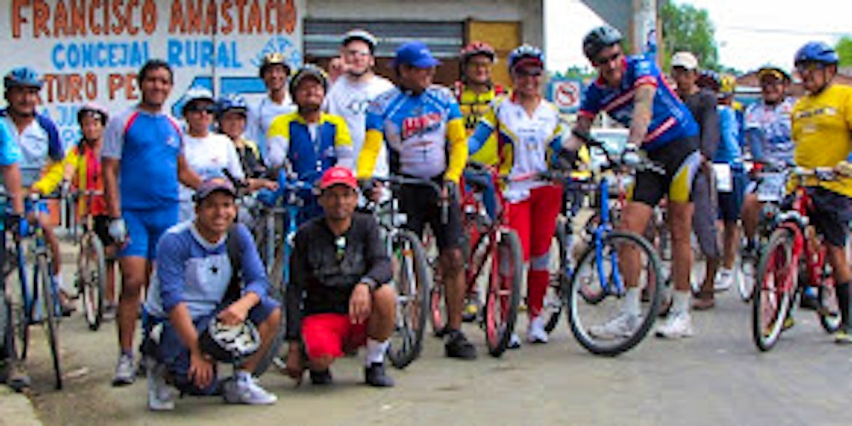 Pedaleando por la tierra...